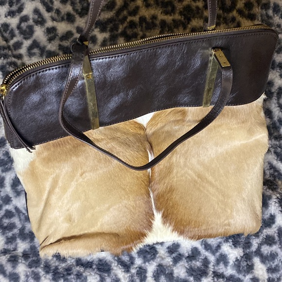 👜 Wilson’s Leather 👜
Cow print bag 🤠 
{new + unused} 
mint condition. - Picture 3 of 6